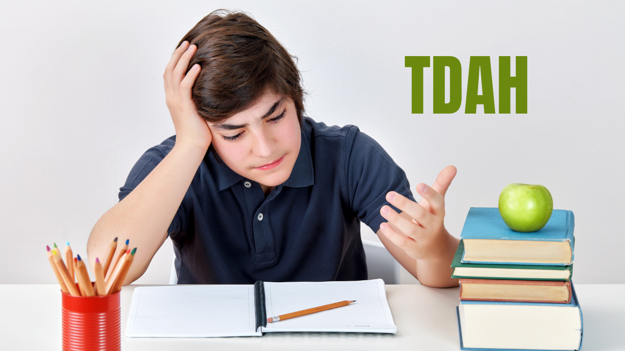 Blog 9 Você já se sentiu como se estivesse jogando a vida no modo "difícil" enquanto todos ao seu redor parecem ter o manual de instruções? Talvez você se perca em pensamentos no meio de uma conversa importante, procrastine tarefas essenciais até o último segundo ou sinta uma inquietação interna que simplesmente não o deixa relaxar. Por anos, talvez você tenha se rotulado como "preguiçoso", "desorganizado" ou "indisciplinado", travando uma batalha silenciosa contra si mesmo. Contudo, e se eu lhe dissesse que esses não são defeitos de caráter, mas sim possíveis sinais de TDAH não diagnosticado?